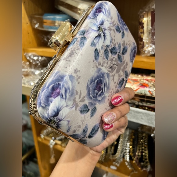 Beautiful clutch ( mother day gift idea) - Picture 2 of 2
